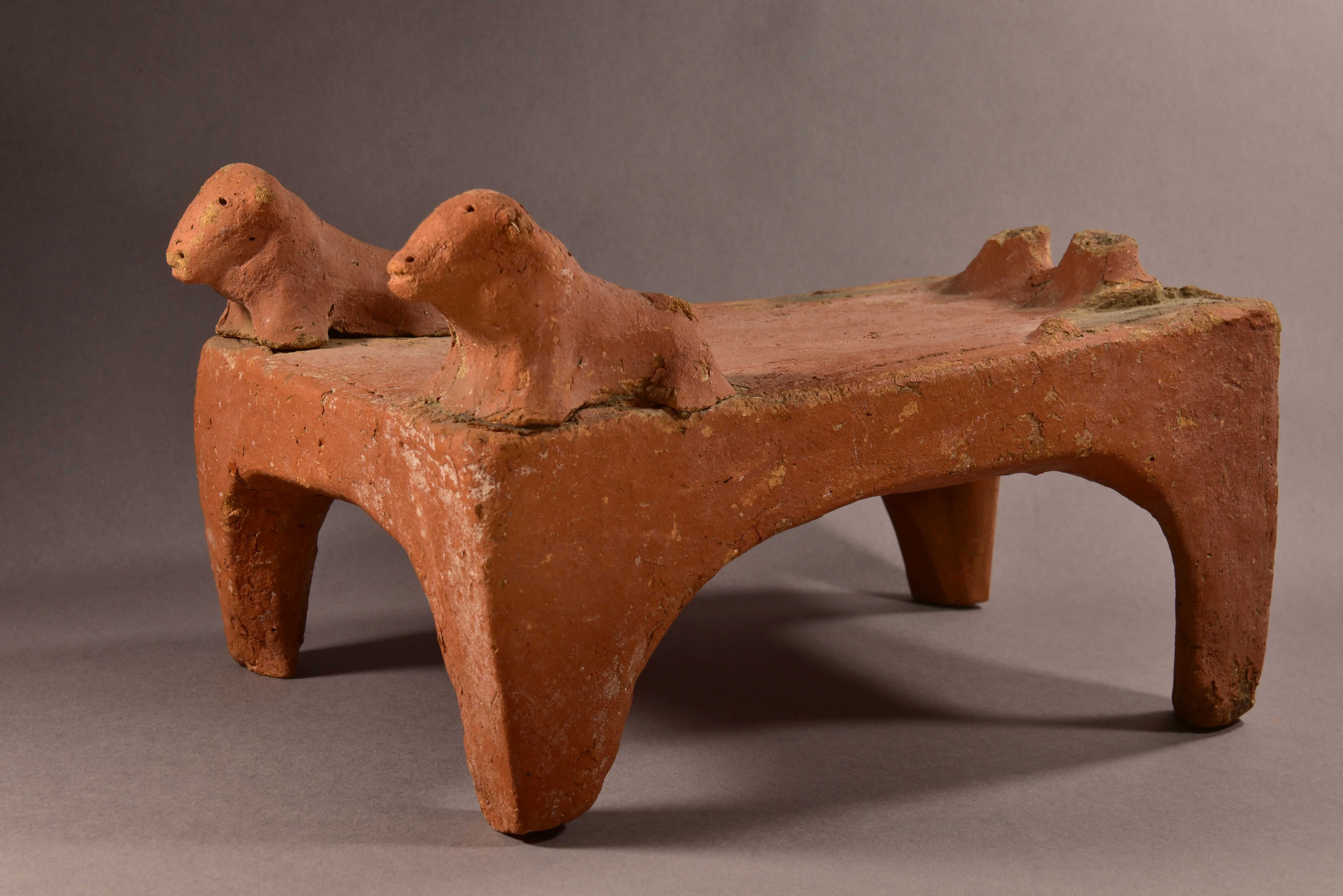 Modell einer Totenbahre, Altes Reich, 5.-6. Dyn., 2500-2200 v. Chr., Ägypten, ton 12,5 x 22 x 14 cm, © Gustav-Lübcke-Museum Hamm