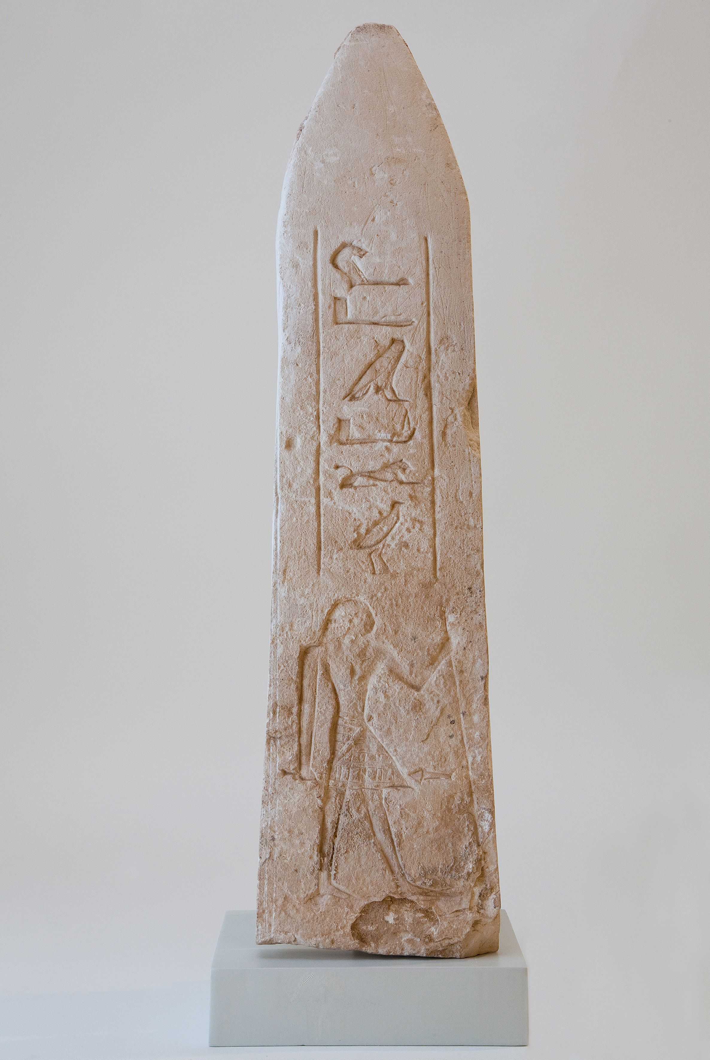 Grabobelisk des Maru, Altes Reich, 6. Dyn., Pepi II., 2279–2219 v. Chr., Ägypten, Saqqara-Süd, Grabkomplex N. VI., Kalkstein 45,5 cm × 11,6 cm × 2,6 cm, © Gustav-Lübcke-Museum Hamm/Thorsten Hübner
